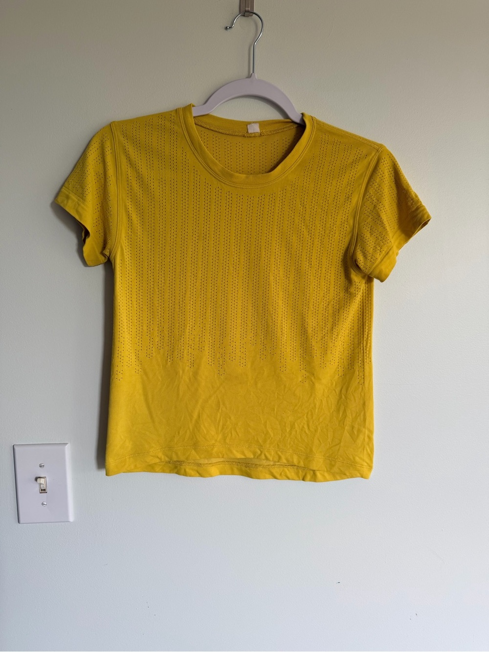 Lululemon Train to Be Yellow Mesh Short Sleeve Women's Top Workout Yoga Athletic